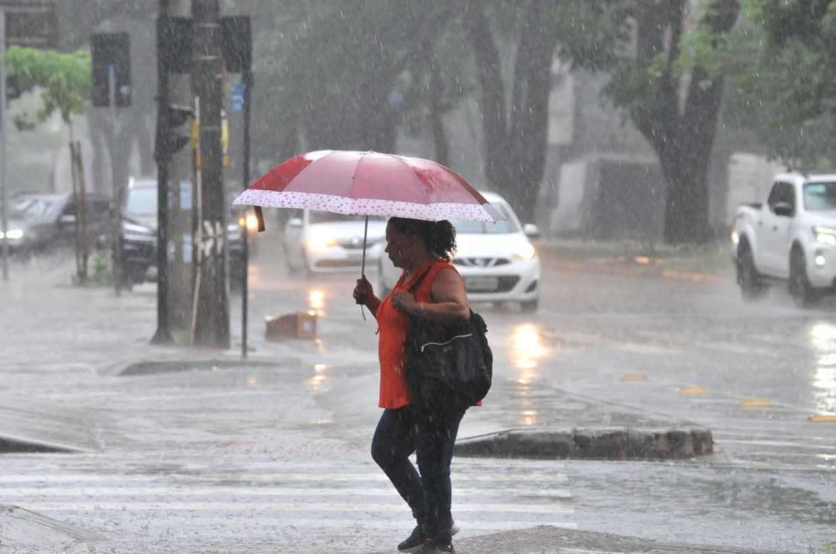Tempestades: Inmet emite alerta de perigo para BH e 703 cidades mineiras; veja lista
