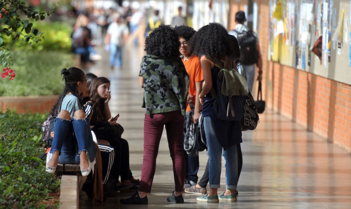 Pesquisa aponta desigualdades entre negros e brancos na educação