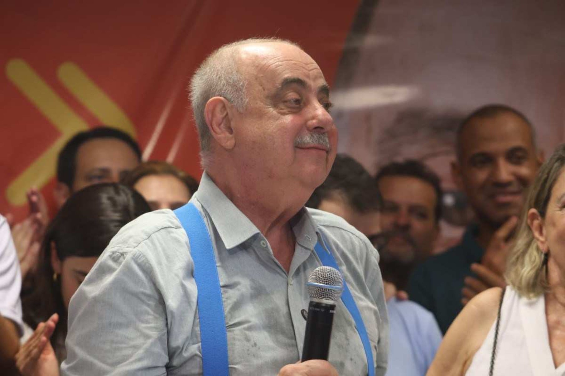 Prefeito de BH, Fuad é hospitalizado com dores nas pernas