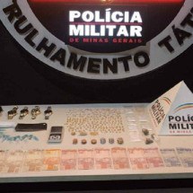 Denúncia anônima leva à prisão de cinco suspeitos de tráfico de drogas - PMMG