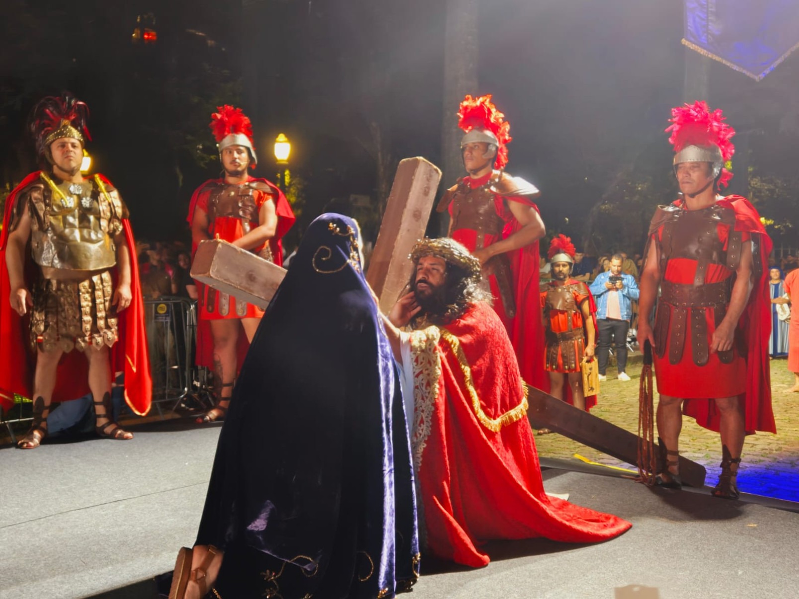 Encenação da Paixão de Cristo emociona fiéis na Praça da Liberdade-Jair Amaral/EM/DA. Press