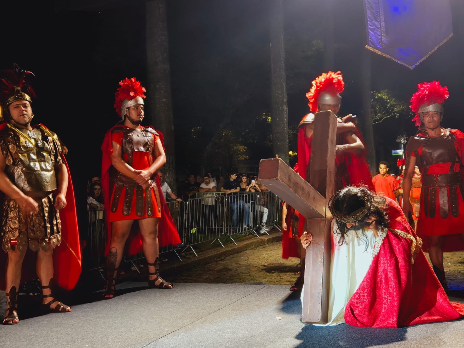 Encenação da Paixão de Cristo emociona fiéis na Praça da Liberdade-Jair Amaral/EM/DA. Press