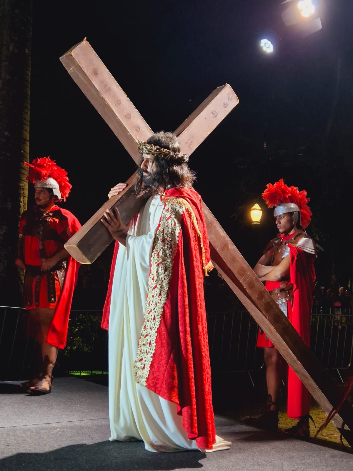 Encenação da Paixão de Cristo emociona fiéis na Praça da Liberdade-Jair Amaral/EM/DA. Press