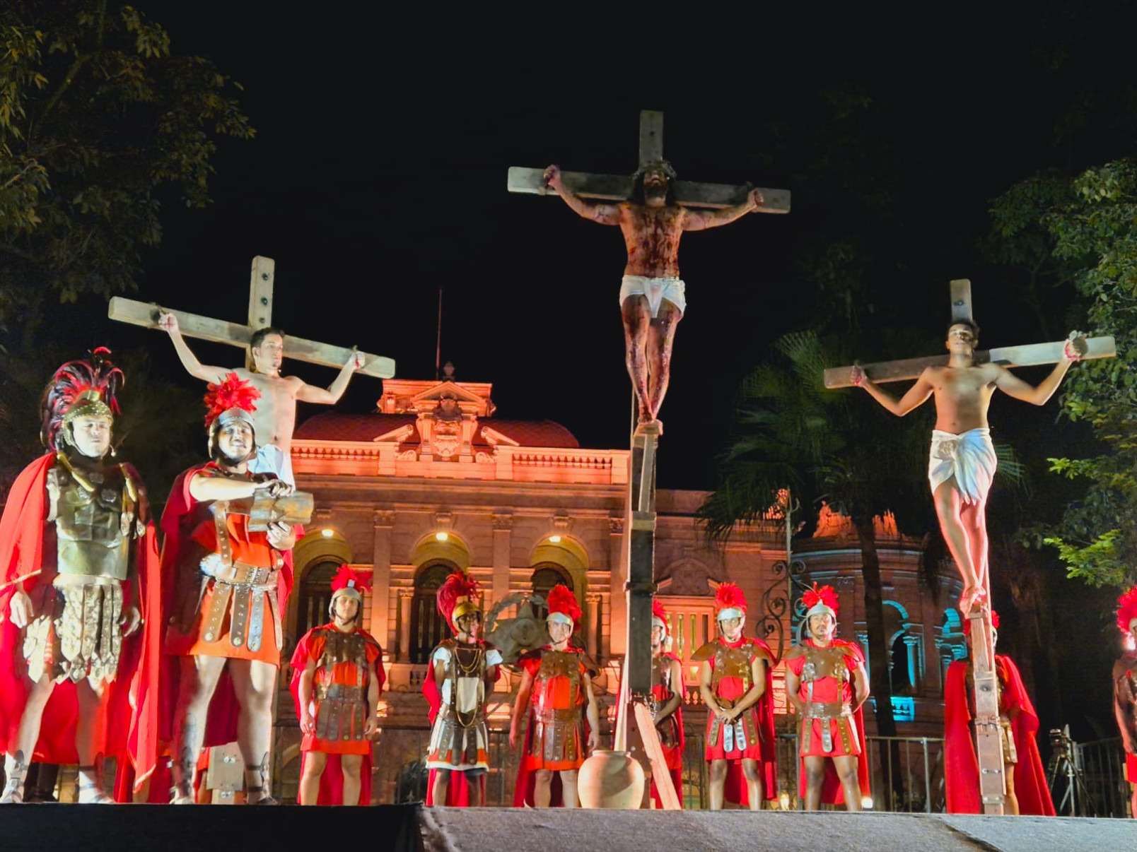 Encenação da Paixão de Cristo emociona fiéis na Praça da Liberdade-Jair Amaral/EM/DA. Press