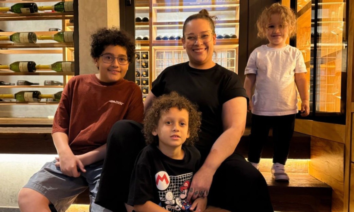A chef Ana Gabi Costa acompanhada dos filhos Tarcísio, Carmen e Raul
