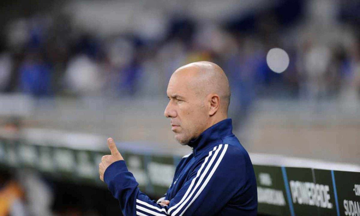 Leonardo Jardim comanda o Cruzeiro desde fevereiro, quando substituiu Fernando Diniz -  (crédito: Alexandre Guzanshe/EM/D.A. Press)