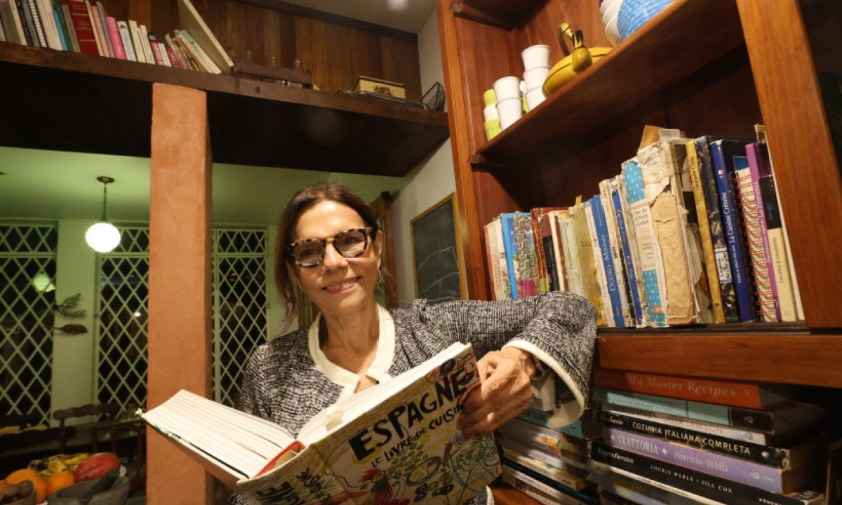 Lísia Bello conta que gosta de livros de gastronomia sob o aspecto histórico, mas o que mais lhe atrai são as receitas e os relatos de cozinheiros sobre a intimidade com a cozinha