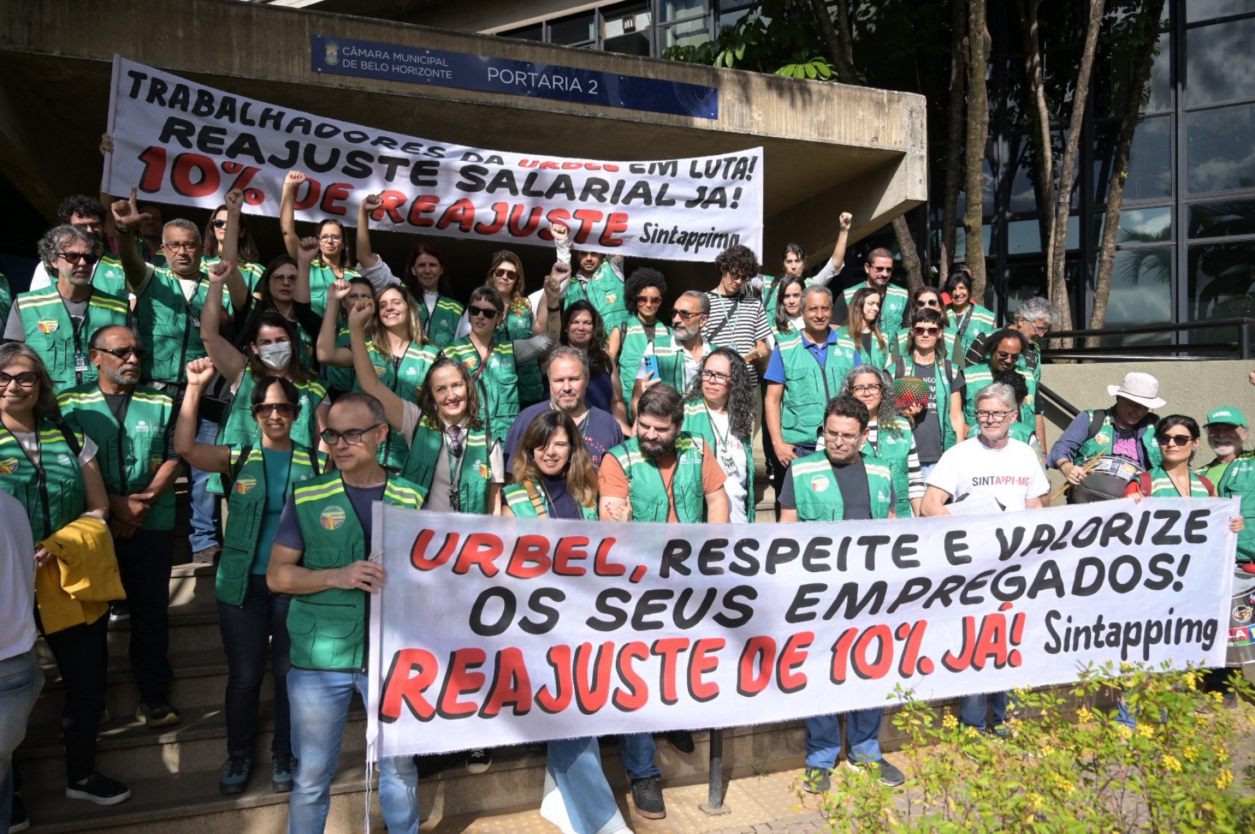 Cerca de 100 servidores da Urbel estiveram na CMBH nesta quinta-feira  -  (crédito: Leandro Couri/EM/D.A Press)